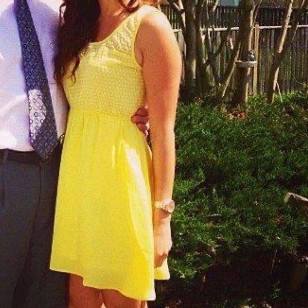 Short yellow dress
